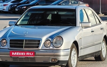 Mercedes-Benz E-Класс, 1998 год, 860 000 рублей, 4 фотография