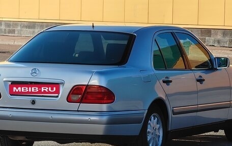Mercedes-Benz E-Класс, 1998 год, 860 000 рублей, 5 фотография