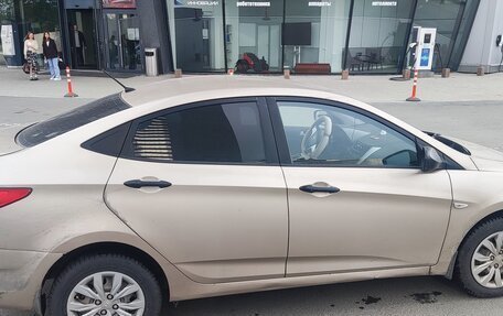 Hyundai Solaris II рестайлинг, 2011 год, 600 000 рублей, 7 фотография