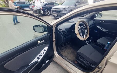 Hyundai Solaris II рестайлинг, 2011 год, 600 000 рублей, 15 фотография