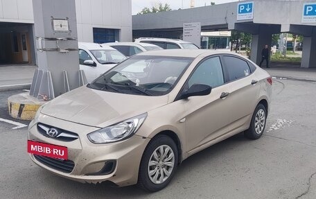 Hyundai Solaris II рестайлинг, 2011 год, 600 000 рублей, 2 фотография