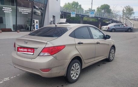 Hyundai Solaris II рестайлинг, 2011 год, 600 000 рублей, 6 фотография