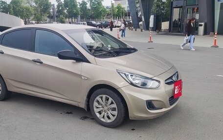Hyundai Solaris II рестайлинг, 2011 год, 600 000 рублей, 8 фотография