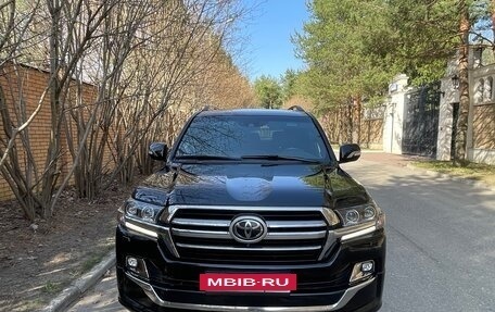Toyota Land Cruiser 200, 2019 год, 7 850 000 рублей, 3 фотография