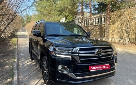 Toyota Land Cruiser 200, 2019 год, 7 850 000 рублей, 2 фотография