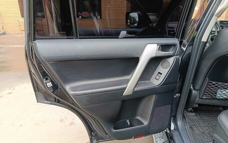Toyota Land Cruiser Prado 150 рестайлинг 2, 2021 год, 5 200 000 рублей, 6 фотография