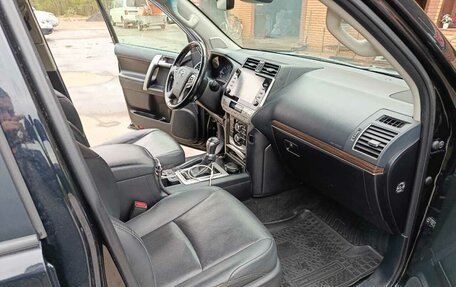 Toyota Land Cruiser Prado 150 рестайлинг 2, 2021 год, 5 200 000 рублей, 9 фотография