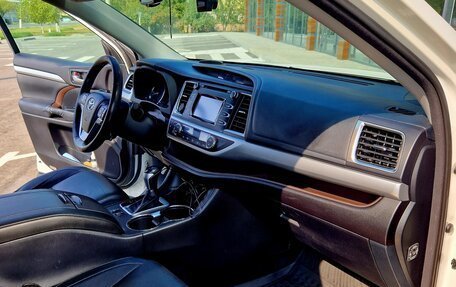 Toyota Highlander III, 2014 год, 2 990 000 рублей, 8 фотография