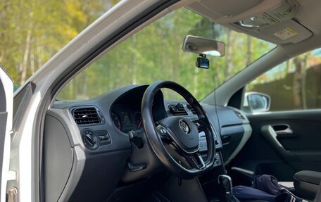 Volkswagen Polo VI (EU Market), 2017 год, 1 000 000 рублей, 13 фотография