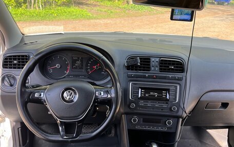 Volkswagen Polo VI (EU Market), 2017 год, 1 000 000 рублей, 17 фотография