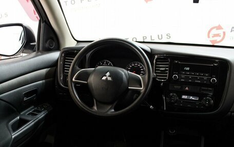 Mitsubishi Outlander III рестайлинг 3, 2014 год, 1 489 000 рублей, 9 фотография