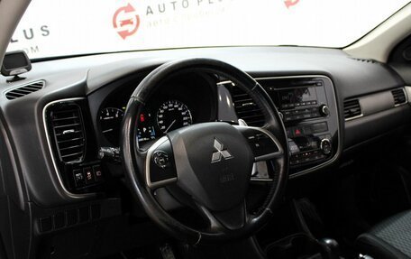 Mitsubishi Outlander III рестайлинг 3, 2013 год, 1 299 000 рублей, 10 фотография