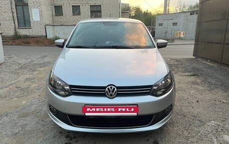 Volkswagen Polo VI (EU Market), 2013 год, 800 000 рублей, 2 фотография