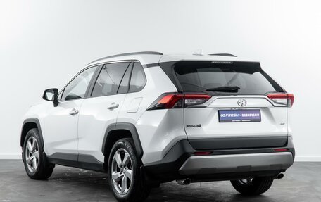 Toyota RAV4, 2021 год, 3 820 000 рублей, 2 фотография