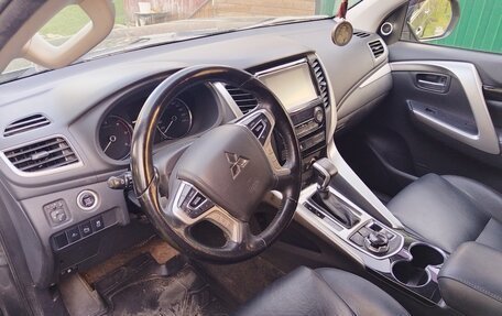 Mitsubishi Pajero Sport III рестайлинг, 2018 год, 2 700 000 рублей, 7 фотография