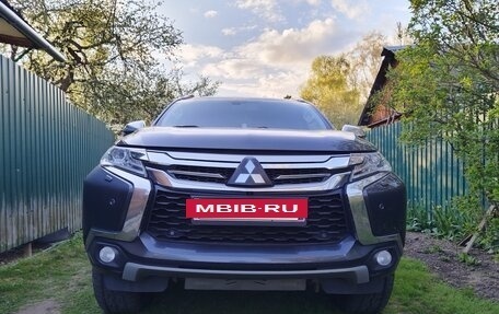 Mitsubishi Pajero Sport III рестайлинг, 2018 год, 2 700 000 рублей, 2 фотография