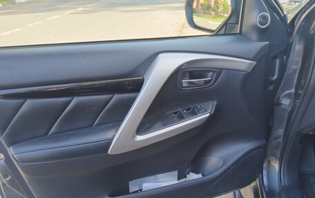 Mitsubishi Pajero Sport III рестайлинг, 2018 год, 2 700 000 рублей, 19 фотография