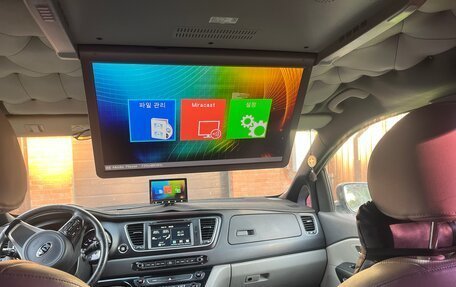 KIA Carnival III, 2016 год, 2 800 000 рублей, 3 фотография