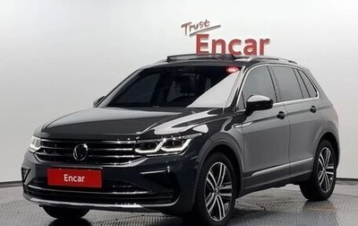 Volkswagen Tiguan II, 2021 год, 2 303 000 рублей, 1 фотография