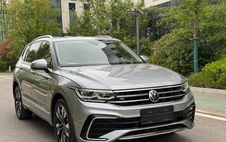 Volkswagen Tiguan II, 2021 год, 2 980 446 рублей, 2 фотография
