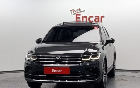 Volkswagen Tiguan II, 2021 год, 2 303 000 рублей, 3 фотография