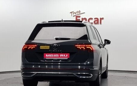 Volkswagen Tiguan II, 2021 год, 2 303 000 рублей, 4 фотография