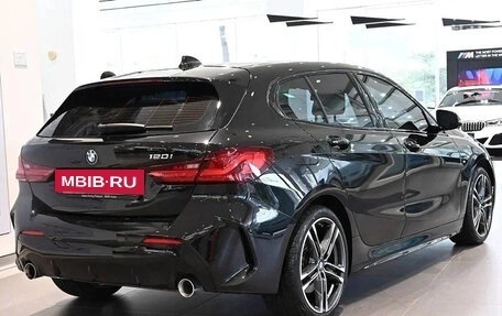 BMW 1 серия, 2022 год, 2 560 011 рублей, 4 фотография