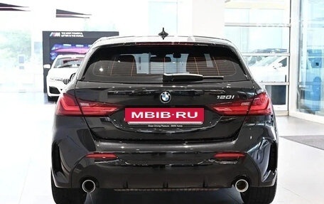 BMW 1 серия, 2022 год, 2 560 011 рублей, 3 фотография