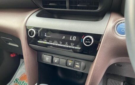 Toyota Yaris Cross, 2022 год, 1 550 000 рублей, 13 фотография