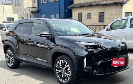 Toyota Yaris Cross, 2022 год, 1 550 000 рублей, 2 фотография