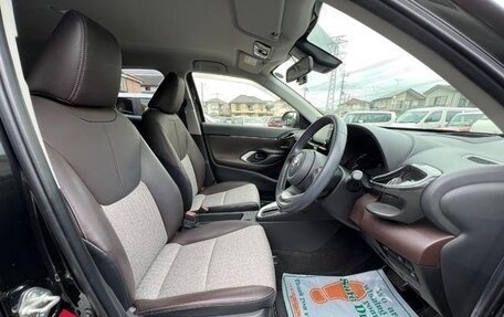 Toyota Yaris Cross, 2022 год, 1 550 000 рублей, 8 фотография