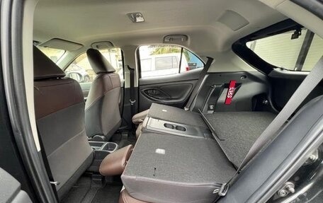 Toyota Yaris Cross, 2022 год, 1 550 000 рублей, 24 фотография