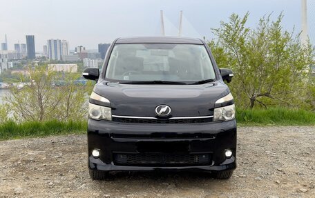 Toyota Voxy II, 2010 год, 1 400 000 рублей, 4 фотография