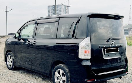 Toyota Voxy II, 2010 год, 1 400 000 рублей, 9 фотография