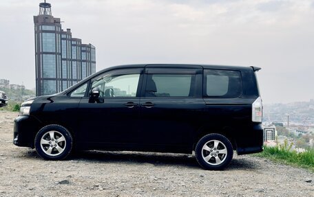Toyota Voxy II, 2010 год, 1 400 000 рублей, 7 фотография