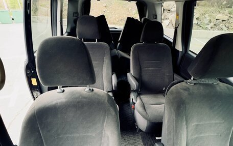Toyota Voxy II, 2010 год, 1 400 000 рублей, 16 фотография