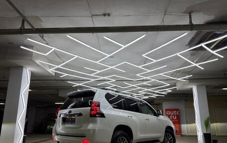 Toyota Land Cruiser Prado 150 рестайлинг 2, 2017 год, 5 200 000 рублей, 2 фотография
