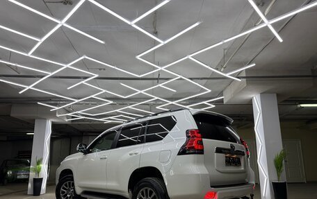 Toyota Land Cruiser Prado 150 рестайлинг 2, 2017 год, 5 200 000 рублей, 4 фотография