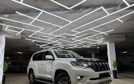 Toyota Land Cruiser Prado 150 рестайлинг 2, 2017 год, 5 200 000 рублей, 3 фотография