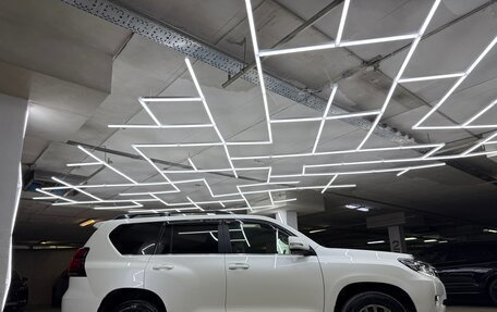 Toyota Land Cruiser Prado 150 рестайлинг 2, 2017 год, 5 200 000 рублей, 7 фотография
