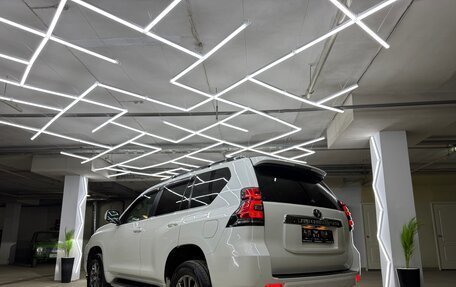 Toyota Land Cruiser Prado 150 рестайлинг 2, 2017 год, 5 200 000 рублей, 10 фотография