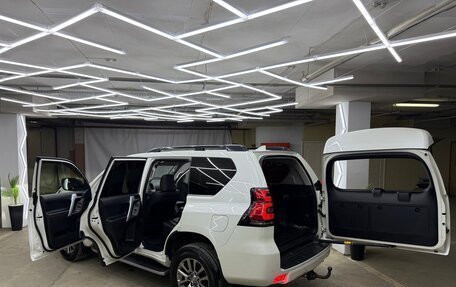 Toyota Land Cruiser Prado 150 рестайлинг 2, 2017 год, 5 200 000 рублей, 15 фотография