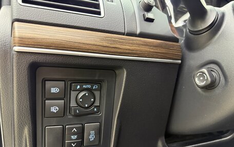 Toyota Land Cruiser Prado 150 рестайлинг 2, 2017 год, 5 200 000 рублей, 21 фотография