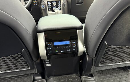 Toyota Land Cruiser Prado 150 рестайлинг 2, 2017 год, 5 200 000 рублей, 25 фотография