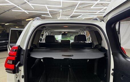 Toyota Land Cruiser Prado 150 рестайлинг 2, 2017 год, 5 200 000 рублей, 27 фотография