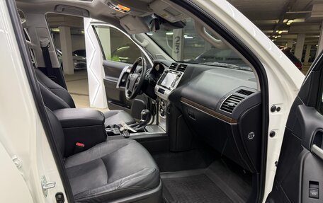 Toyota Land Cruiser Prado 150 рестайлинг 2, 2017 год, 5 200 000 рублей, 31 фотография