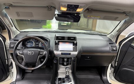 Toyota Land Cruiser Prado 150 рестайлинг 2, 2017 год, 5 200 000 рублей, 26 фотография