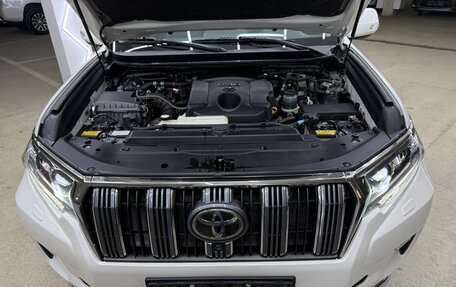 Toyota Land Cruiser Prado 150 рестайлинг 2, 2017 год, 5 200 000 рублей, 37 фотография