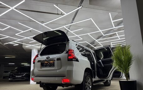 Toyota Land Cruiser Prado 150 рестайлинг 2, 2017 год, 5 200 000 рублей, 40 фотография