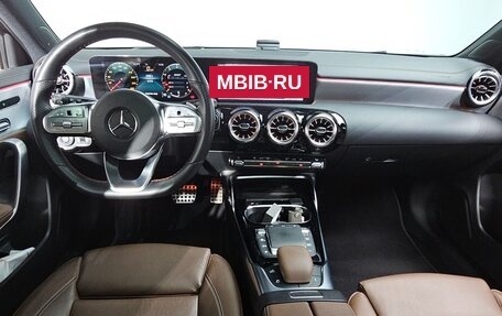 Mercedes-Benz A-Класс AMG, 2021 год, 3 300 000 рублей, 7 фотография